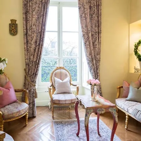 别墅 Chateau Larose *